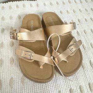 Steve Madden Kids Metallic Gold Toe-Loop Sandals